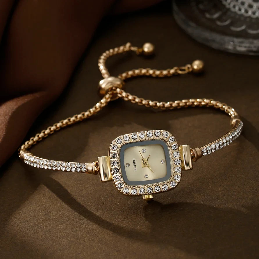 Luna Quartz Watch