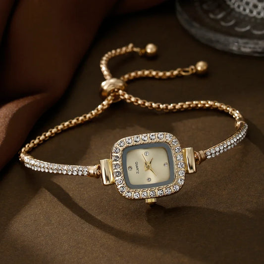 Luna Quartz Watch